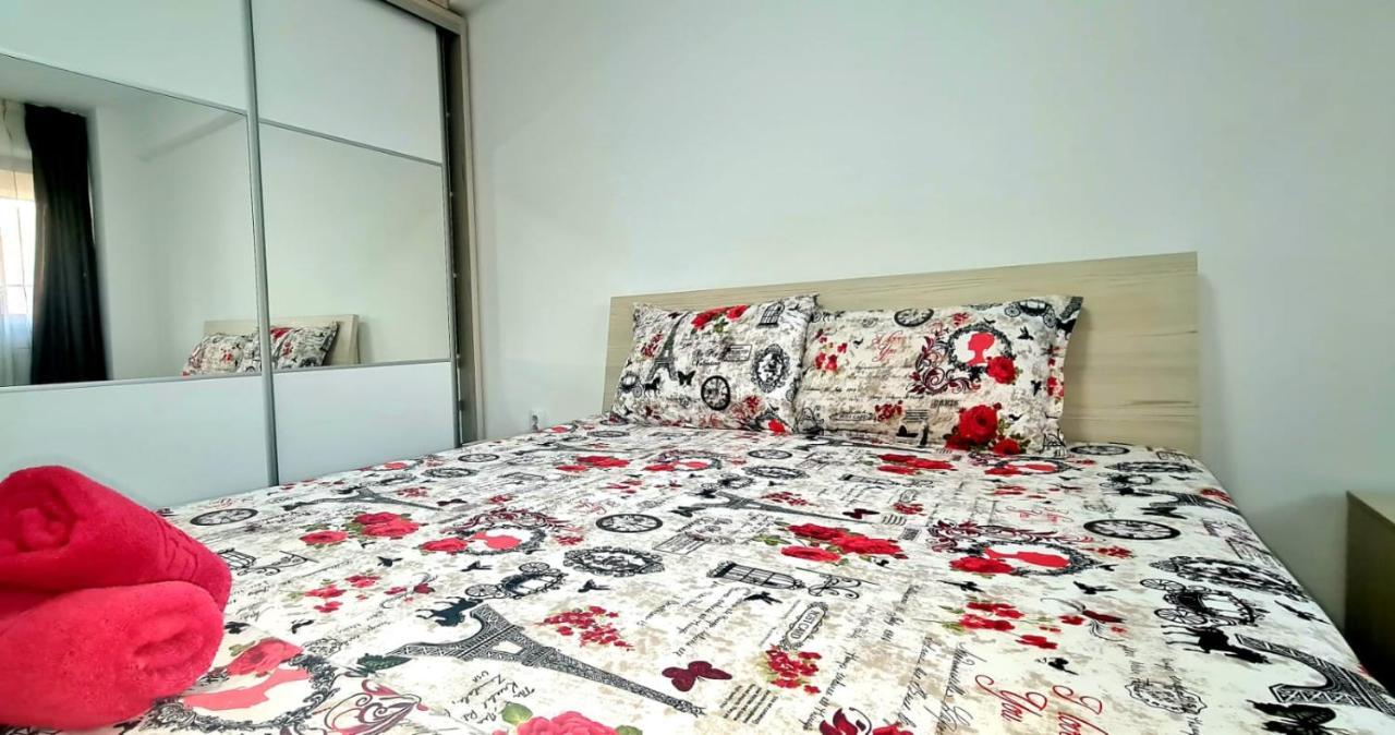 Elyse Comfortable Apartment Close To Palas Mall Iasi Extérieur photo